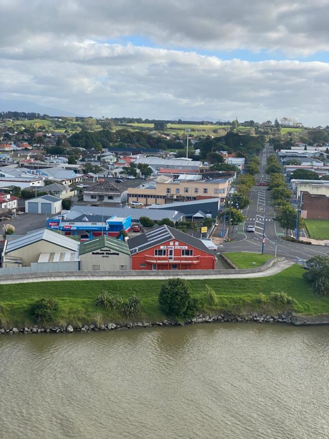 Masonic Hotel Waitara Exterior photo