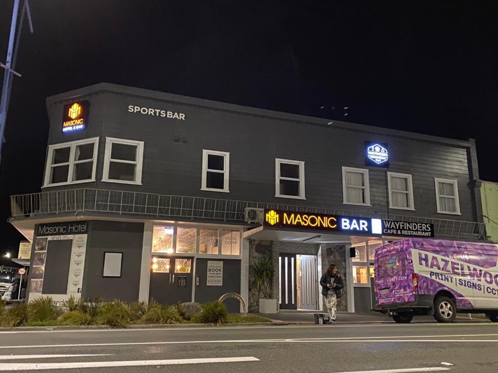 Masonic Hotel Waitara Exterior photo