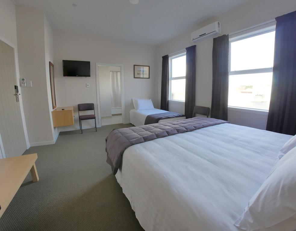 Masonic Hotel Waitara Room photo