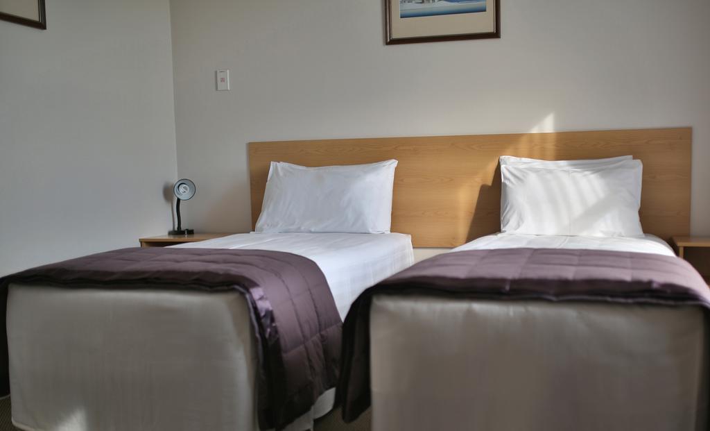 Masonic Hotel Waitara Room photo