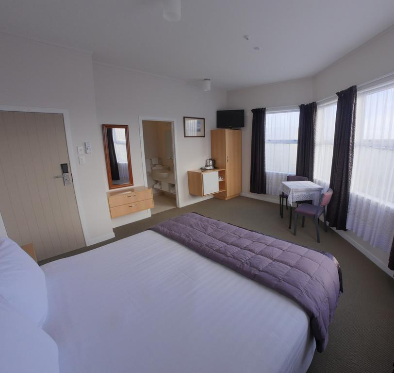Masonic Hotel Waitara Room photo
