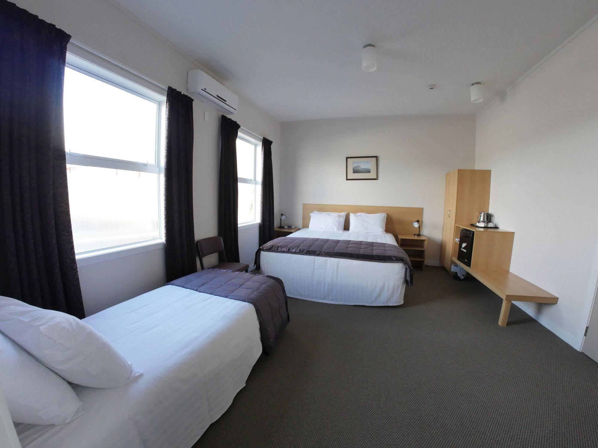 Masonic Hotel Waitara Exterior photo