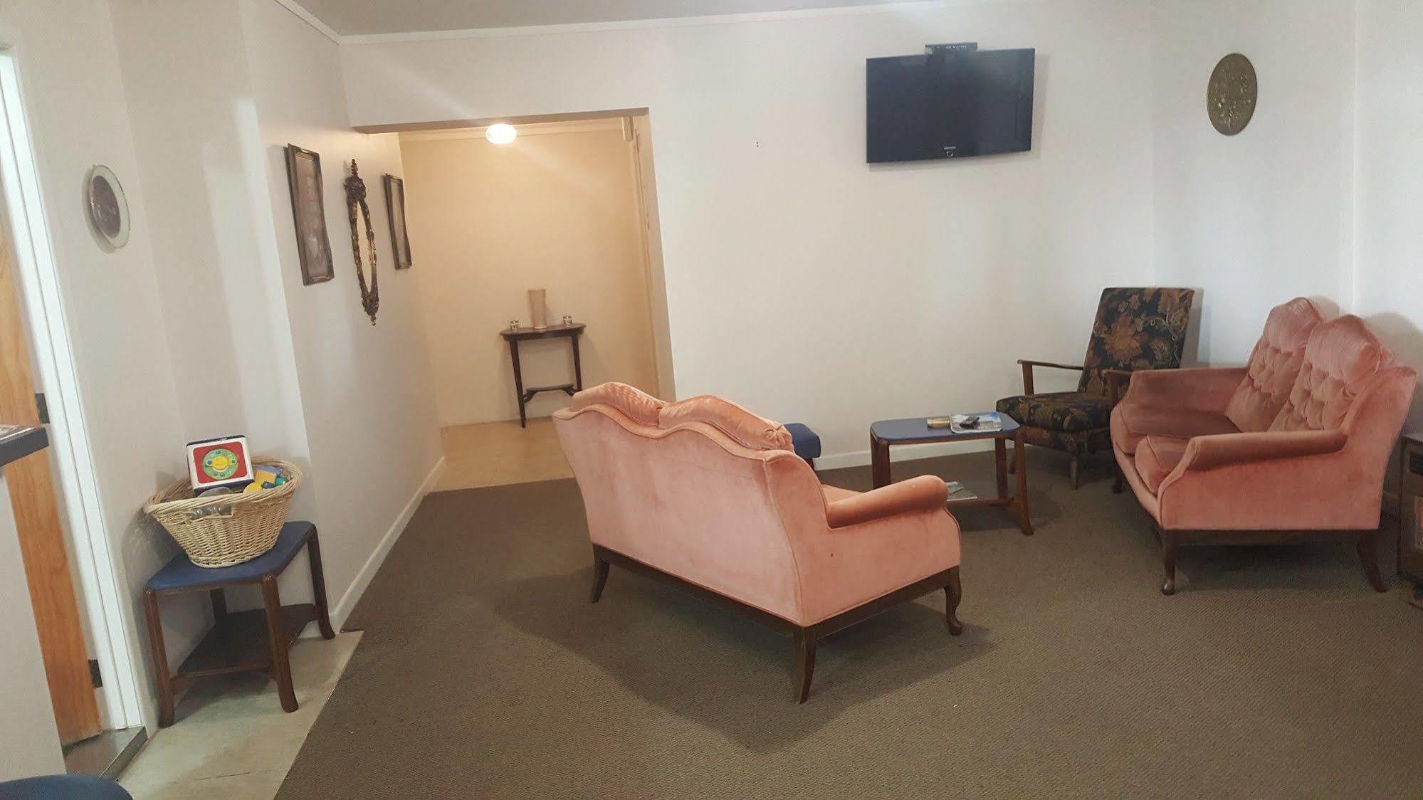Masonic Hotel Waitara Exterior photo