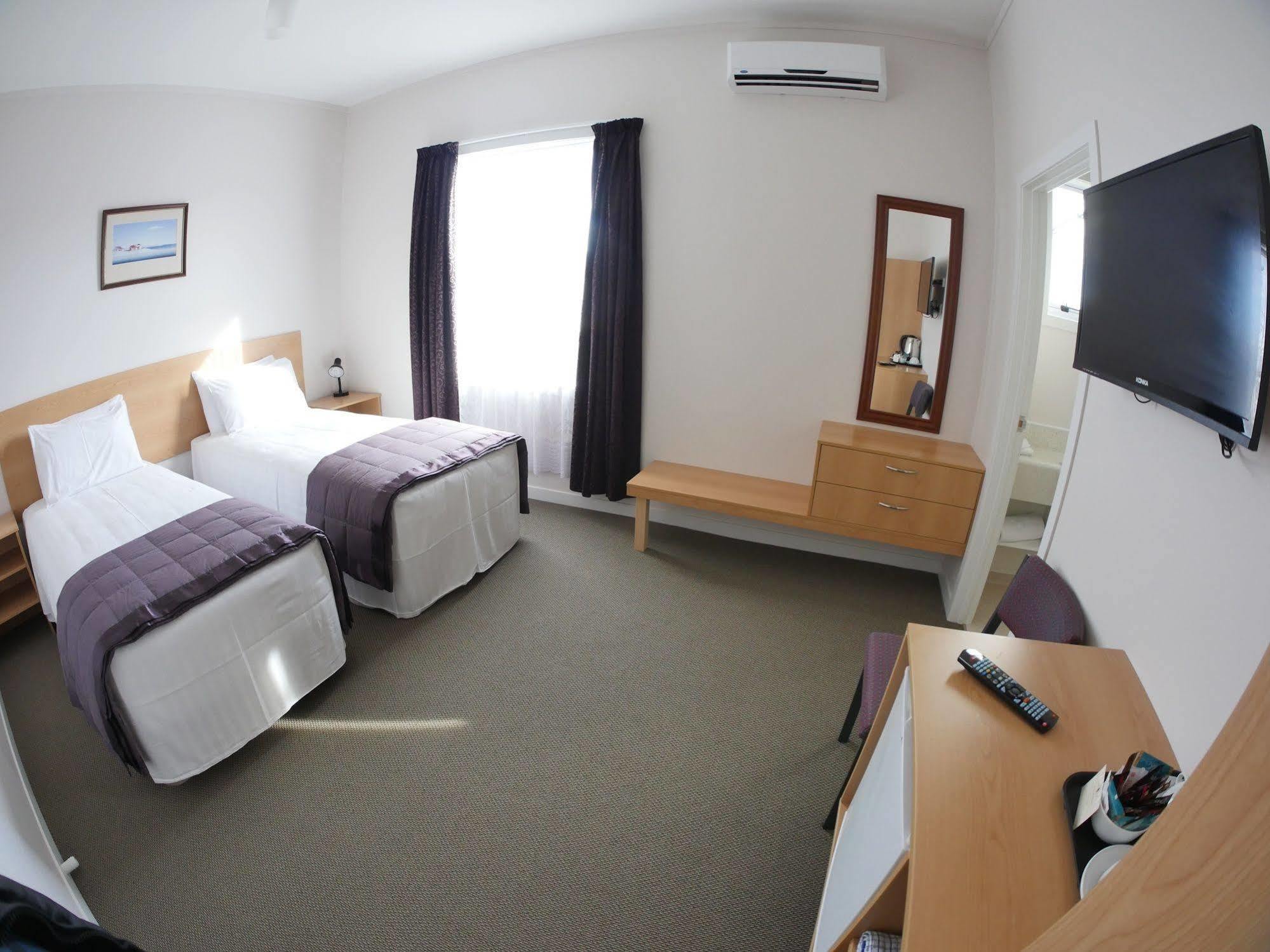 Masonic Hotel Waitara Exterior photo